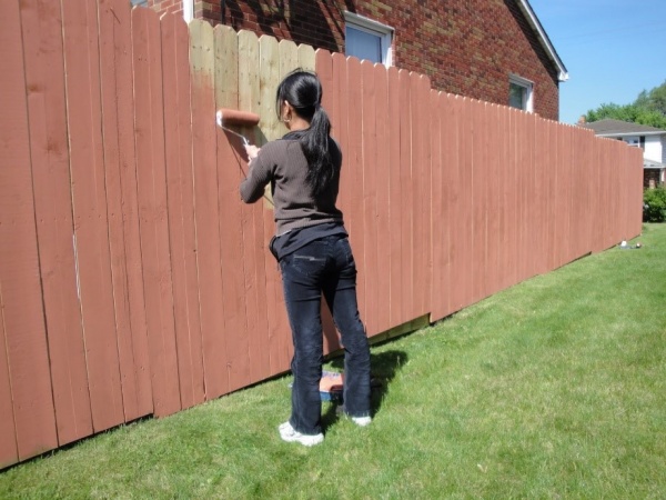 Чем покрасить деревянный забор форум
