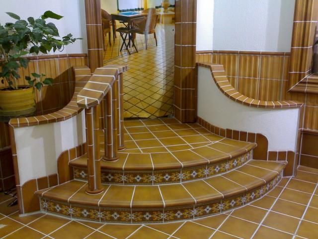 Плитка для лестницы в доме