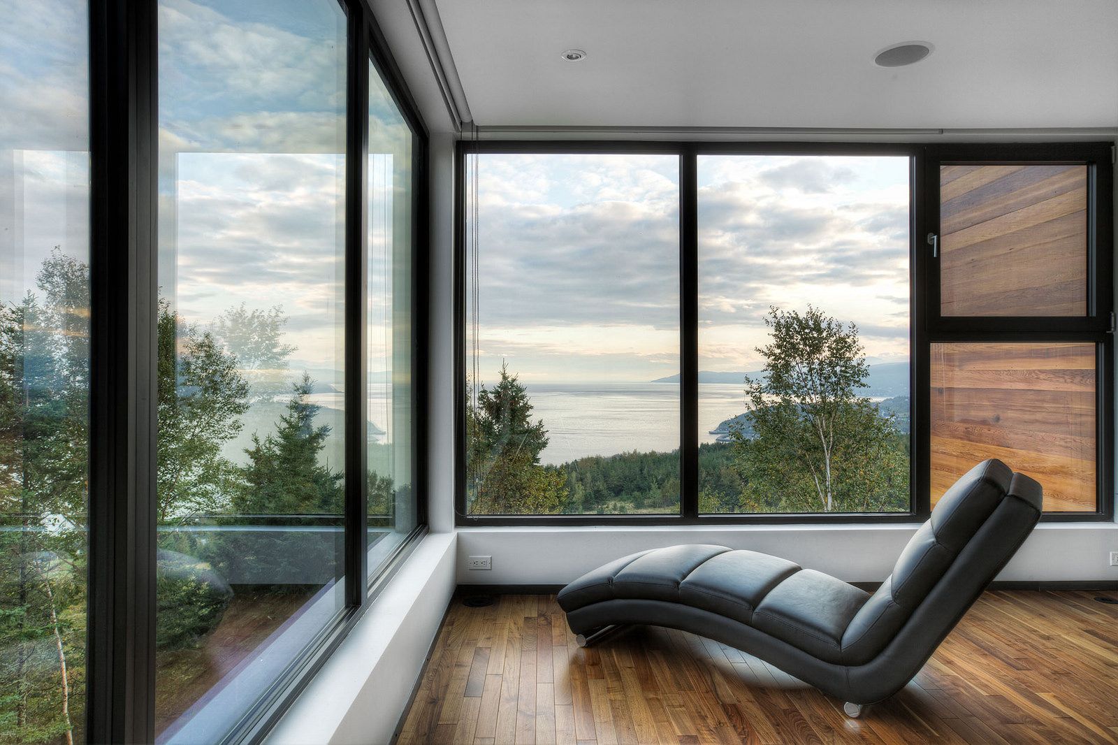 Дизайн квартир с угловым окном