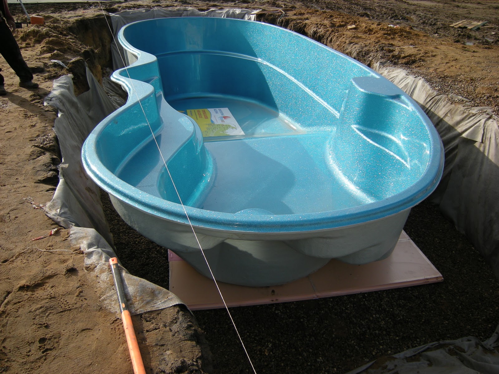 Емкость для купания. Композитные бассейны Cupel 2x2. Композитный бассейн 10х4. Пластиковый бассейн. Пластиковый бассейн для дачи.