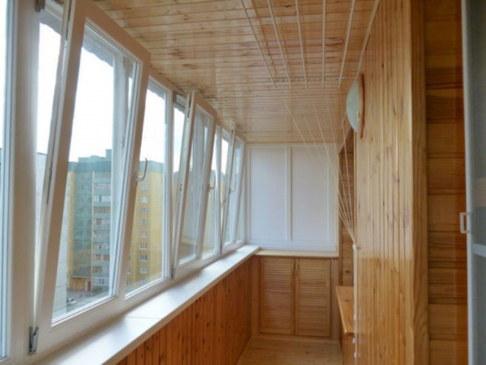 Обзор материалов для внешней отделки балконов и особенности их монтажа
