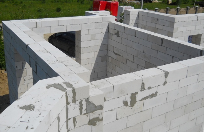 Шлакоблоки — удачное решение для строительства дачи и гаража | Строительные материалы от А до Я