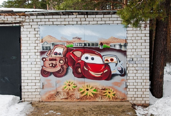 Рисунки на гаражных воротах или как можно украсить ограждающие конструкции