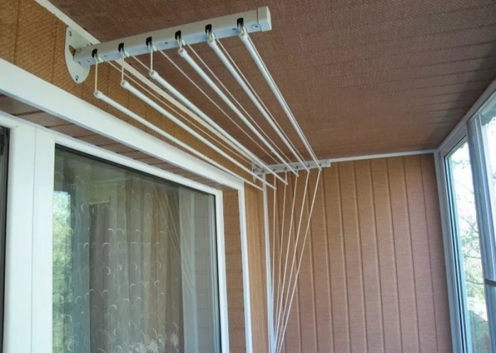 4 вида балконных сушилок для белья