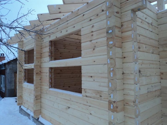 Как построить теплый дом из бруса — выбираем размер сечения