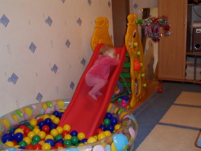 Море удовольствия: как сделать сухой бассейн с шариками для детской комнаты