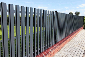 Чем покрасить ограду из металла?