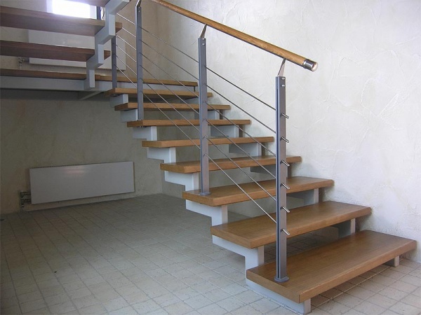 Начальный этап изготовления металлической лестницы