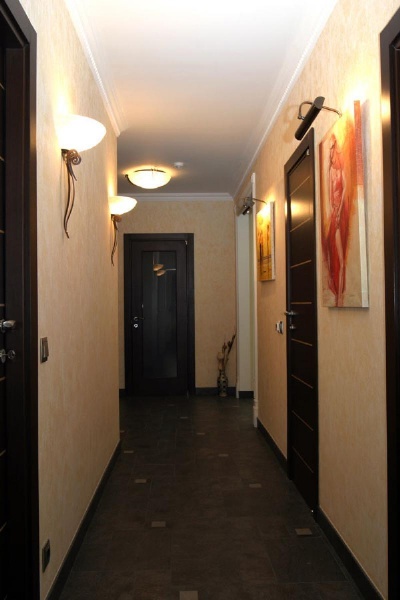 Дизайн узкого коридора в сталинке