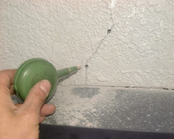 почему штукатурка трескается при высыхании на стенах цементным раствором