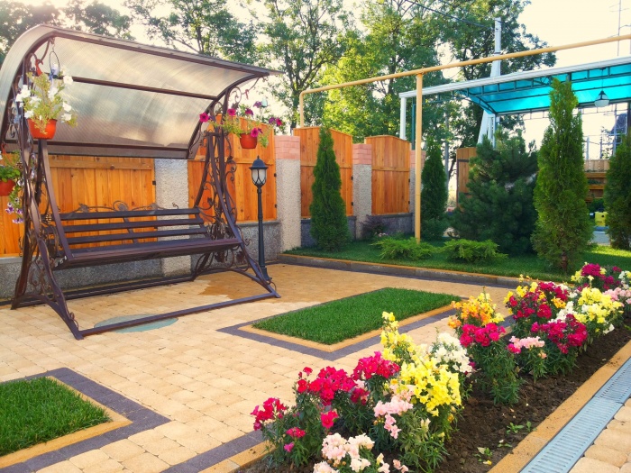 необычный дворик | Small backyard landscaping, Backyard landscaping designs, Small garden design
