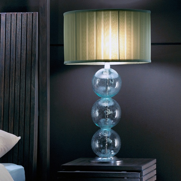 Светильник на тумбочку в спальню в современном стиле