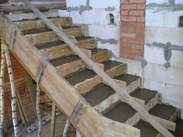 лестница из бетона 