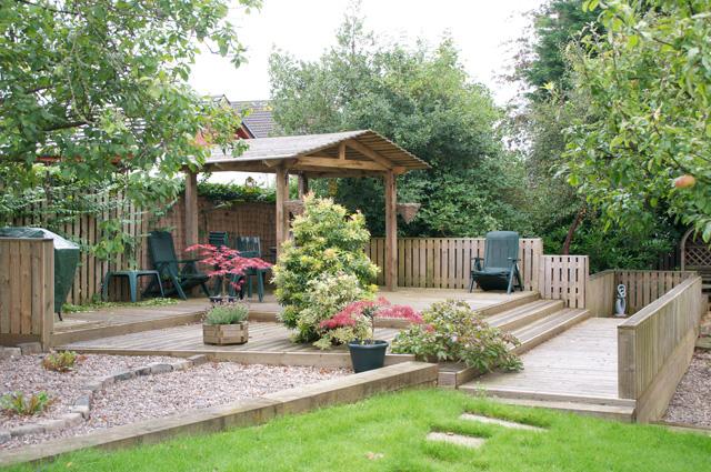 20 простых идей как украсить двор. Благоустройство двора частного дома.