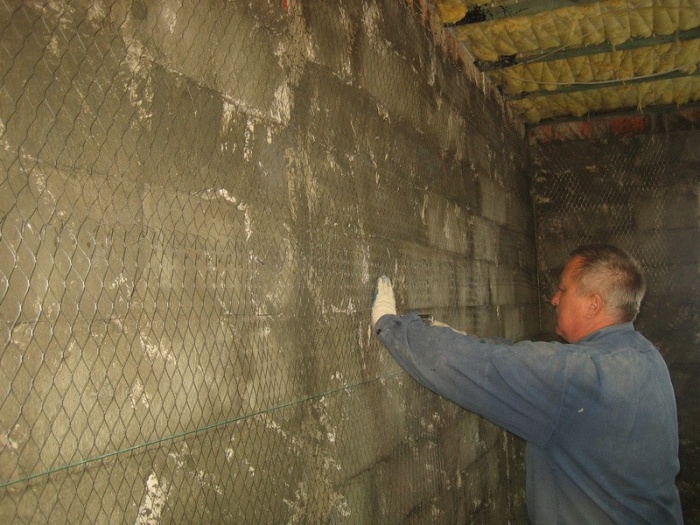 Штукатурка стен цементным раствором с сеткой как оштукатурить стену цементным раствором