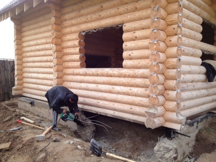 Причины поднятия деревянного дома на фундамент