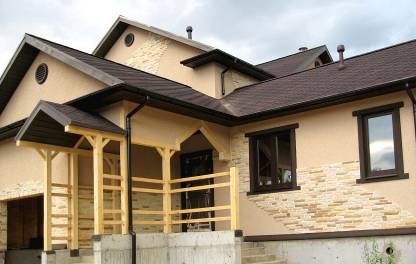 Отделка фасада частного деревянного дома