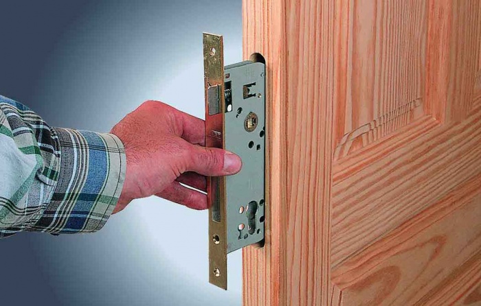 Как сделать замок на дверь в комнату своими руками: пошаговая инструкция