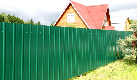 забор из профнастила зеленый