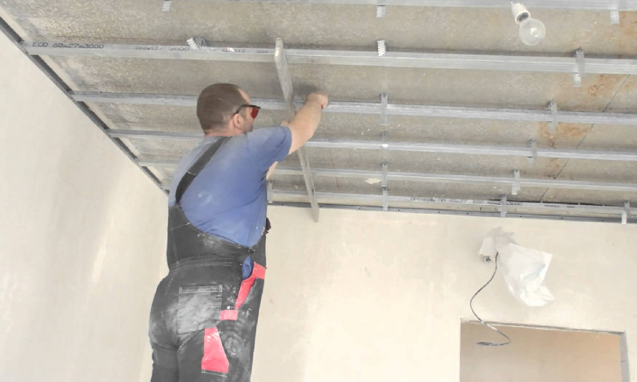 Советы по началу ремонта из гипсокартона с потолка или стен