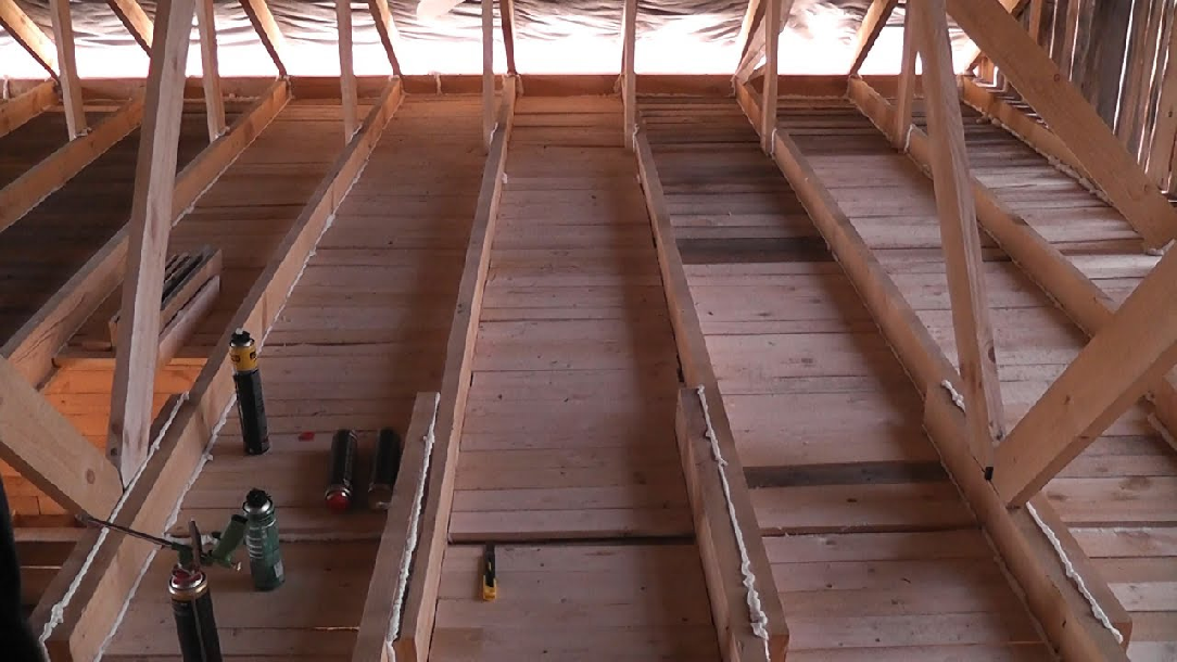 Как стелить черновой потолок