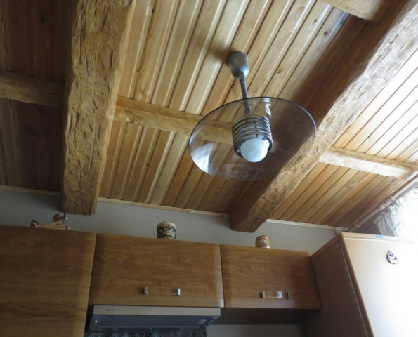 Потолок деревянный в квартире