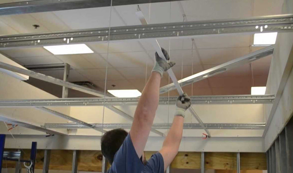 Как сделать подвесной потолок армстронг своими руками