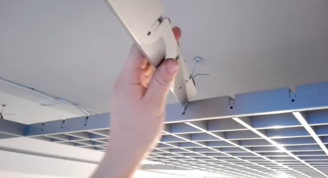 Крепление камеры на потолок грильято