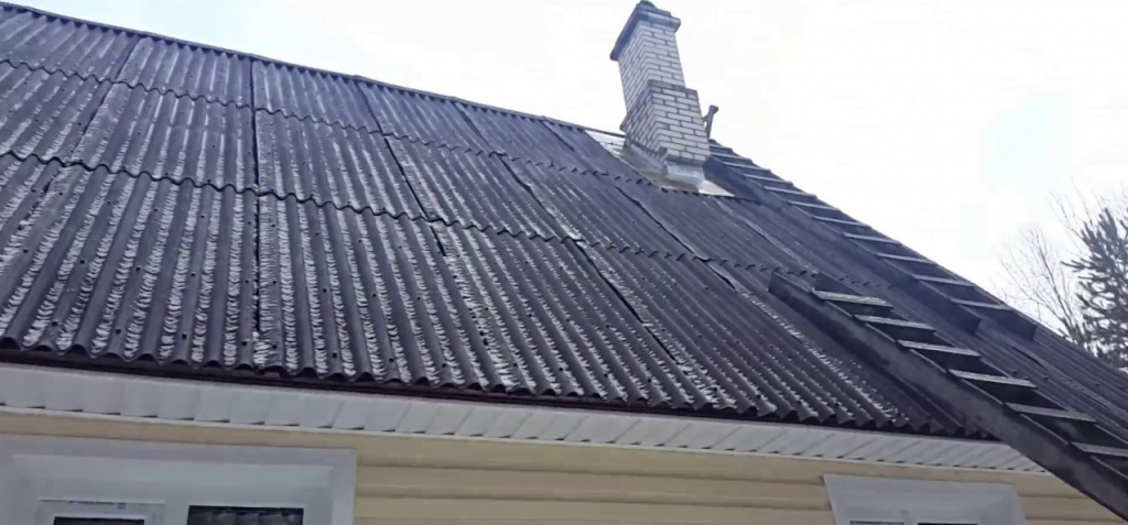 Вальмовая крыша из ондулина фото