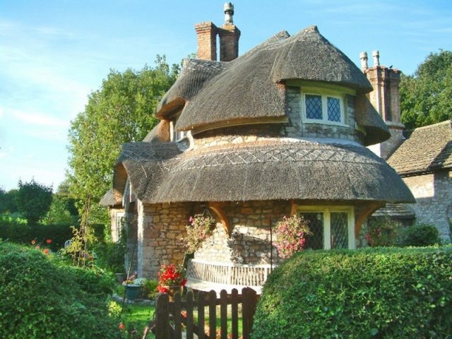 Дом с соломенной крышей