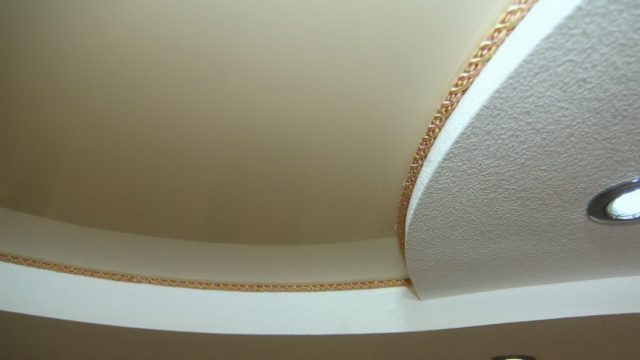 Декоративный шнур для натяжных потолков: способы монтажа и фото