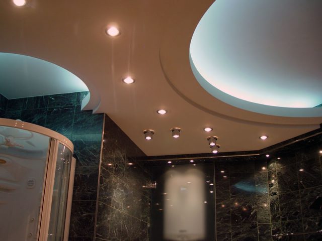 Потолок из гипсокартона в ванной комнате: фото и отзывы