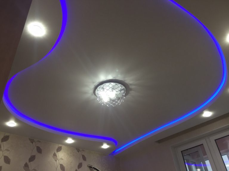 Потолок из гипсокартона с подсветкой дизайн