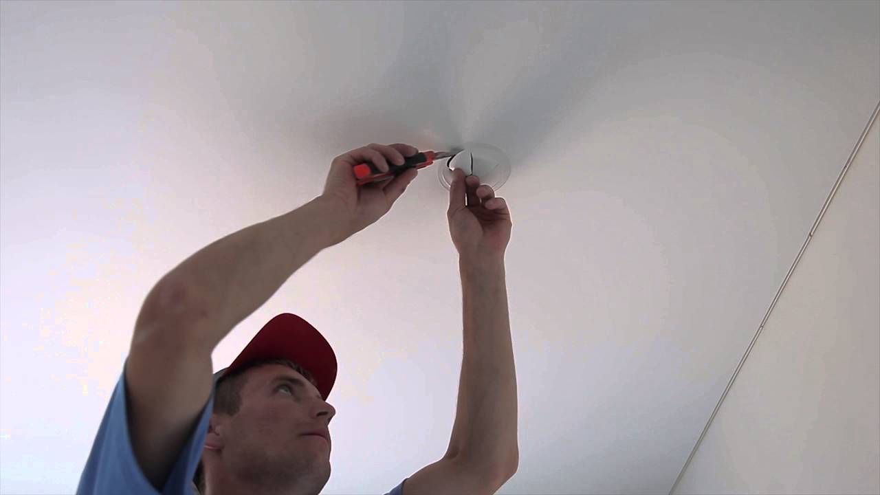 потолочный плинтус для натяжных потолков виды. третья рука для натяжных потолков. включи песню потолок видео. песня под потолком. армянин натягивают потолки фото.