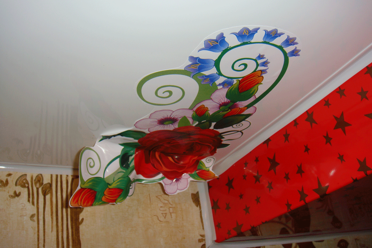 Декоративная наклейка на натяжной потолок