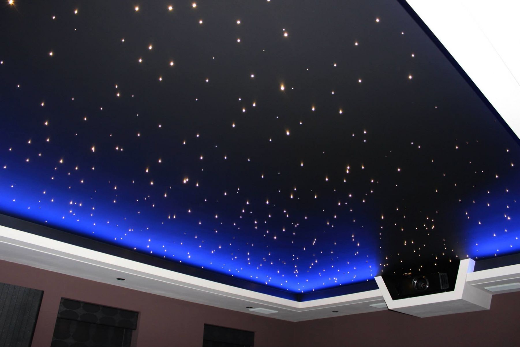 Натяжной потолок звездное небо со старпинс