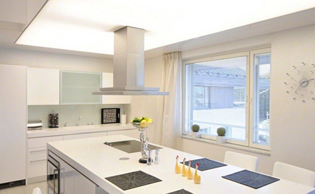 Натяжной двухуровневый потолок на кухне: глянцевый, матовый, дизайн и фото