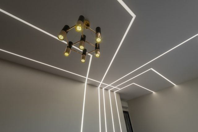 Натяжной потолок со светодиодной лентой: установка своими руками, фото и видео