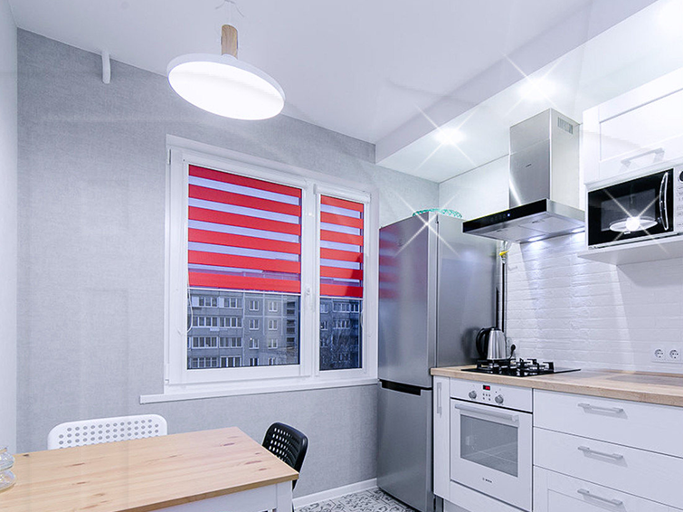 Дизайн натяжных потолков на кухне 10 кв