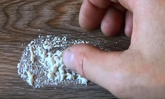 Чем очистить монтажную пену с линолеума: застывшую и свежую