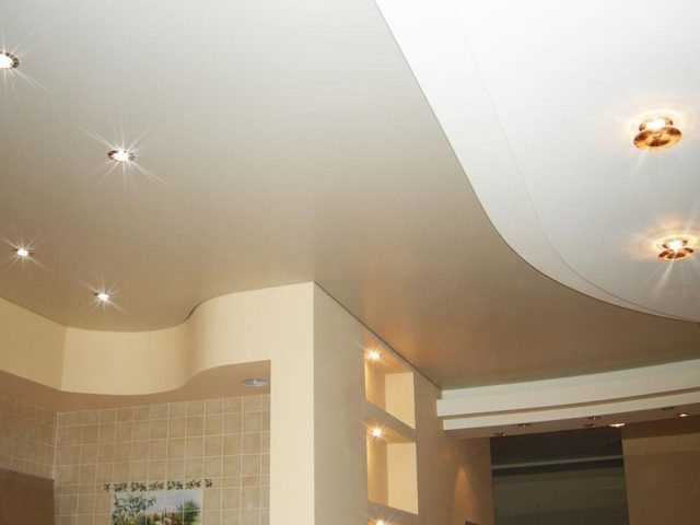 потолок из гипсокартона с узорами