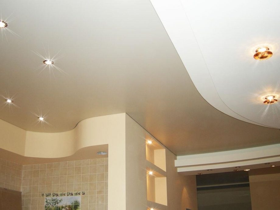 Потолок из гипсокартона для угловой кухни