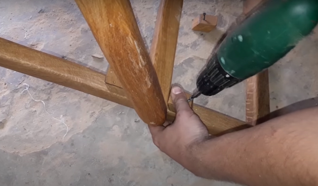 Как сделать складной шезлонг из дерева своими руками