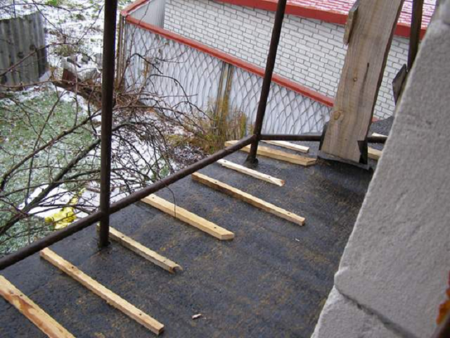 Как залить стяжку на балконе с керамзитом своими руками