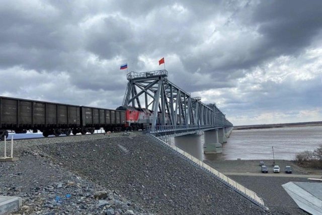 Закончено строительство первого российского-китайского железнодорожного моста через Амур