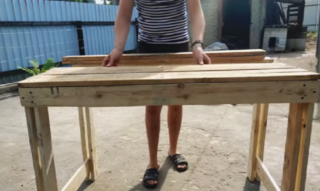 Как сделать стол из поддонов своими руками