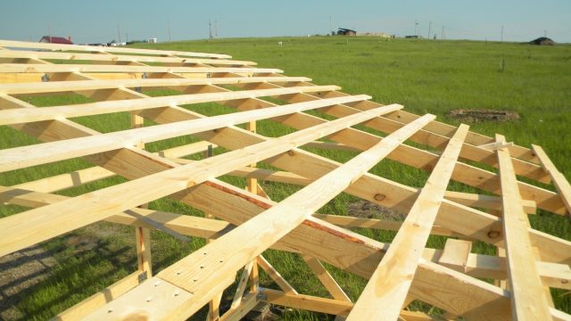 Как соединить крышу пристройки с крышей дома