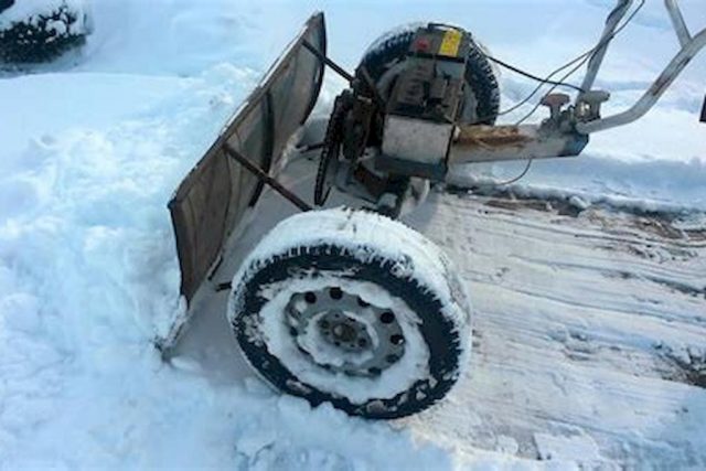 Лопаты для уборки снега - цена в Владивостоке