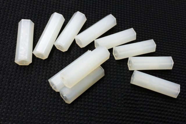 Стойки для плат: какие виды встречаются, из чего производится продукция