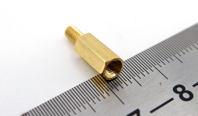 Стойки для плат: какие виды встречаются, из чего производится продукция